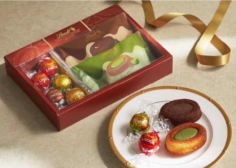 ショコラスイーツ＆リンドール ギフト ミルク＆ストロベリー/ダーク＆抹茶 各￥2,200（税込）