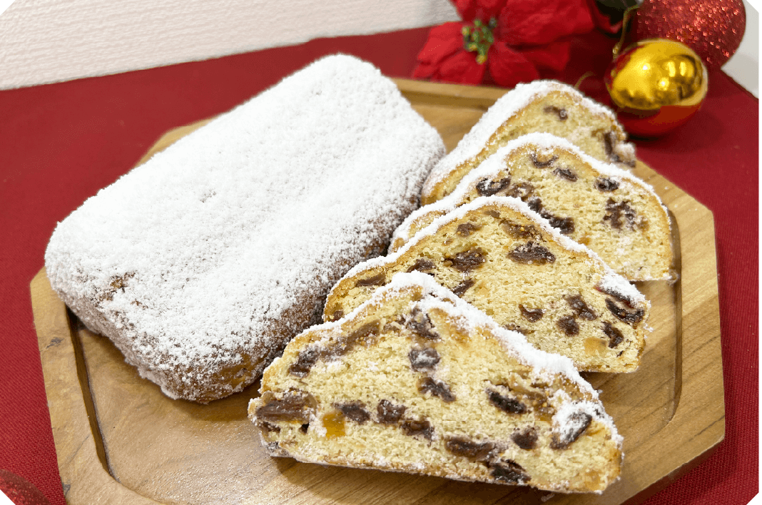 ピーターパンのシュトーレンはドライフルーツがたっぷり！レーズン、いちじく、クランベリー、パパイヤ、パイナップル、グリーンレーズン入り。クリスマスパーティーや忘年会の手土産にもピッタリです。