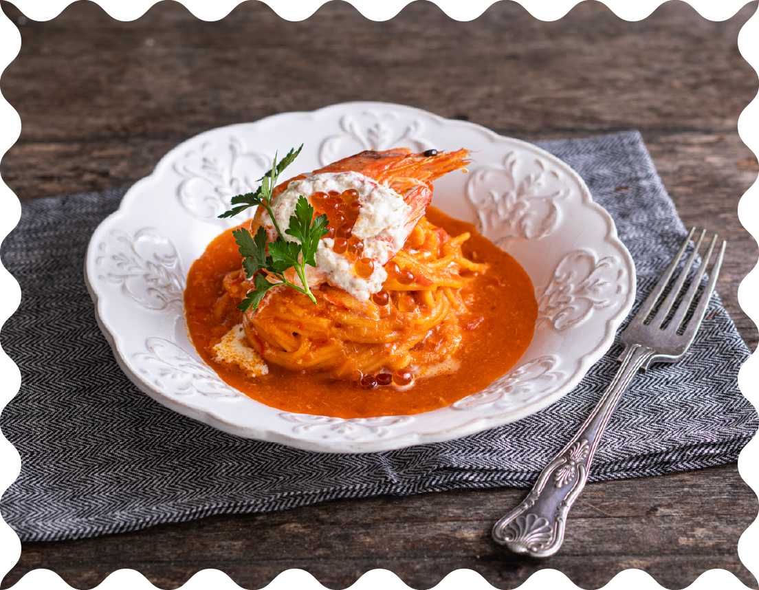 紅ズワイガニの甘みと海老の旨みが絡まった、はじけるいくらの食感がアクセントのパスタ。