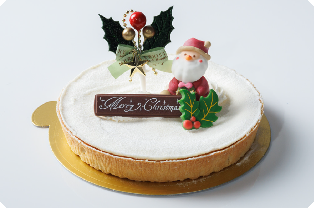 木苺のジャムがアクセントのレアチーズケーキ