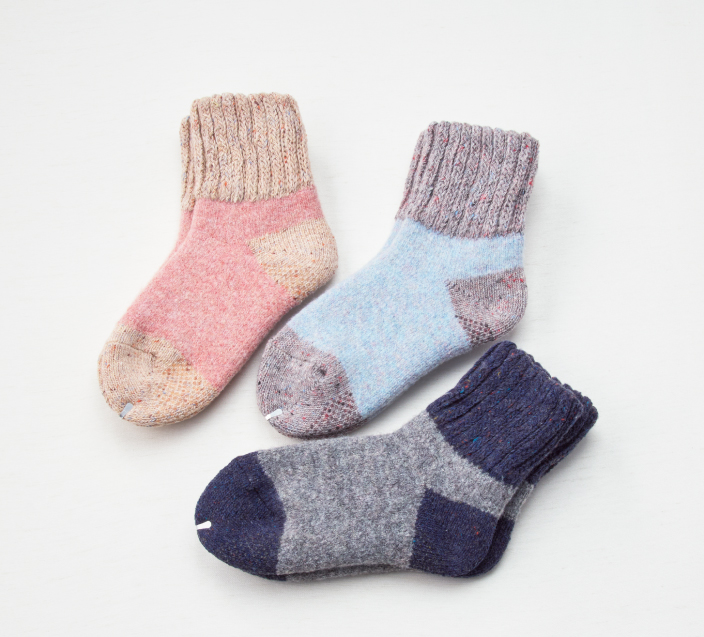 靴下屋 〈2F/靴下〉